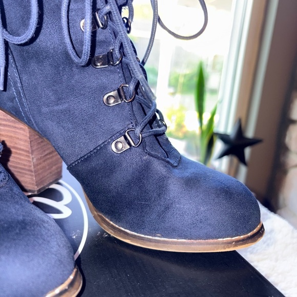 SM New York Black Lace Up Boots with Brown Heel Size 9 - Picture 5 of 14